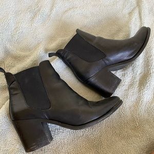 Steve Madden Black booties